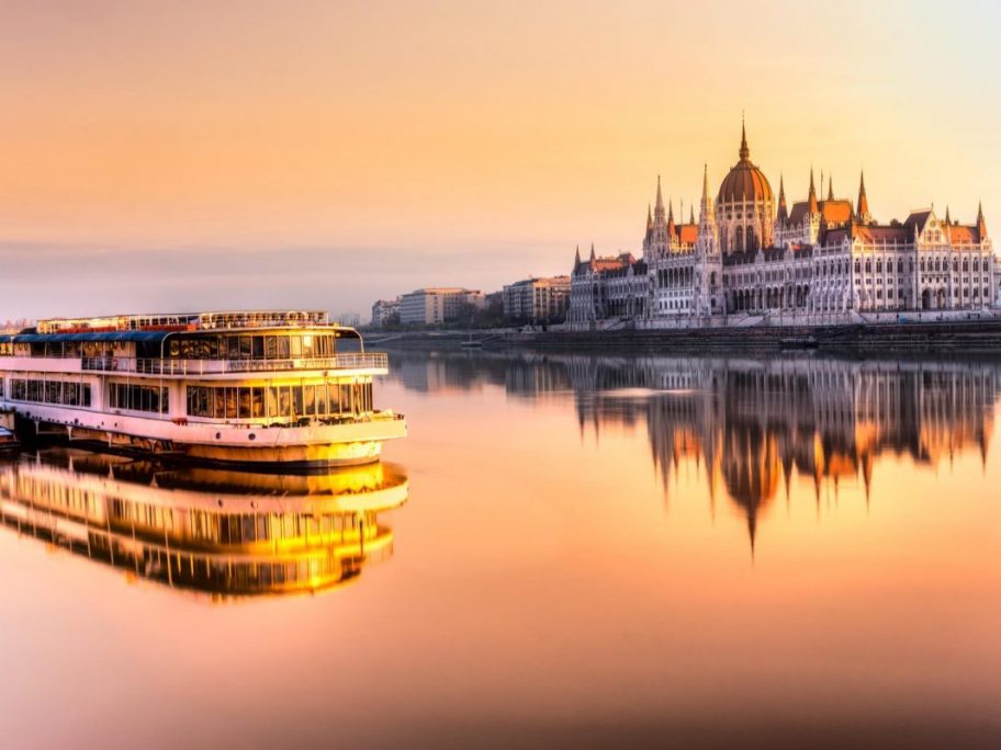 MOVIS-Private-Tours_Budapest-parliament-at-sunrise-Hungary-1200x801