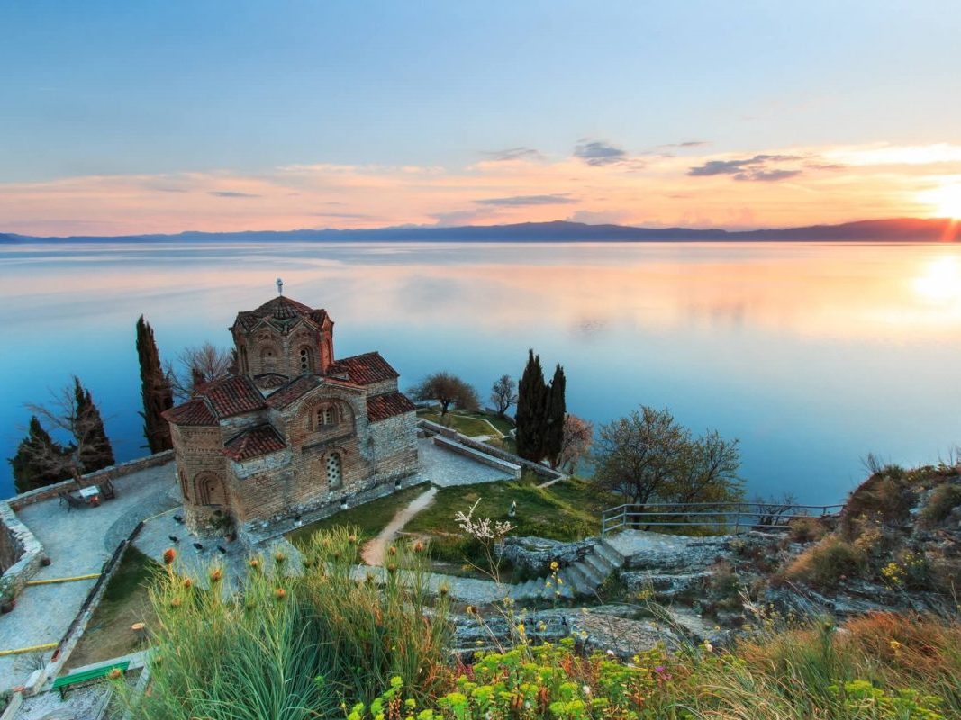 MOVIS-Private-Tours_Jovan-Kaneo-Church-on-Lake-Ohrid-1200x800