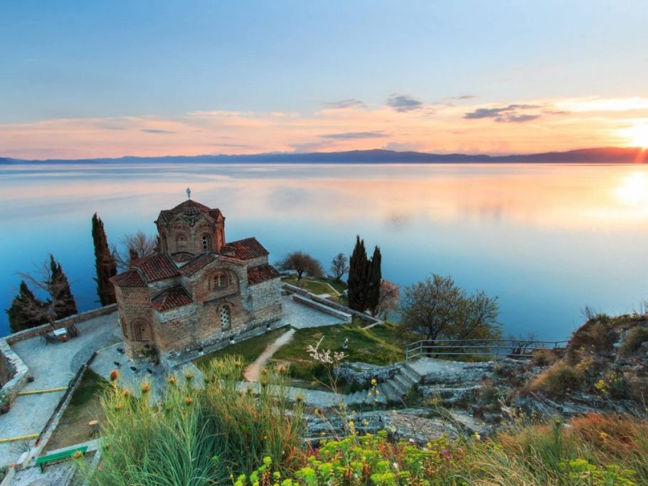 MOVIS-Private-Tours_Jovan-Kaneo-Church-on-Lake-Ohrid-1200x800