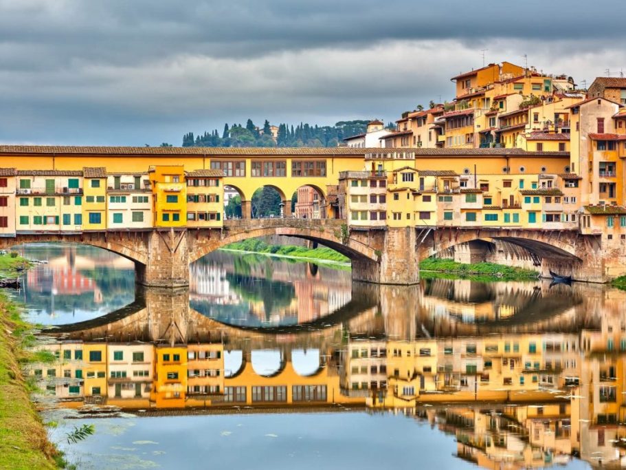 MOVIS-Private-Tours_Ponte-Vecchio-over-Arno-river-in-Florence-Italy-1200x800